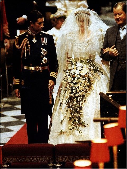 ダイアナ妃の生涯⑥結婚式 世紀のロイヤルウエディング ドレス、ティアラ、ヘアメイク…全てがお伽話のプリンセス！7億5千万人が祝福したイギリス